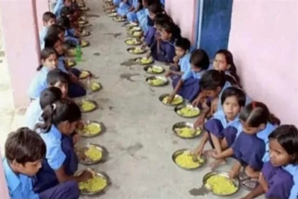 Godda : गोड्डा कस्तूरबा गांधी बालिका विद्यालय में फूड प्वॉइजनिंग का मामला, 80 छात्राएं अस्पताल में , कुछ की गंभीर हालत