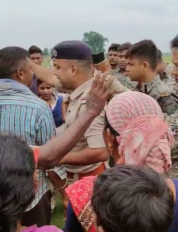 Jhargram: मृत व्यक्ति के नाम पर बना डाला ज़मीन का कागज़! मचा हड़कंप, देखें Video