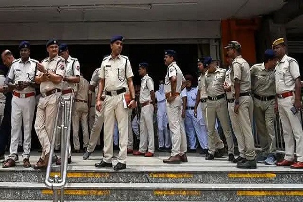 Kolkata : बंगाल में टीएमसी नेता रज्ज़ाक खान की हत्या, पहले गोली मारी फिर धारदार हथियार से हमला