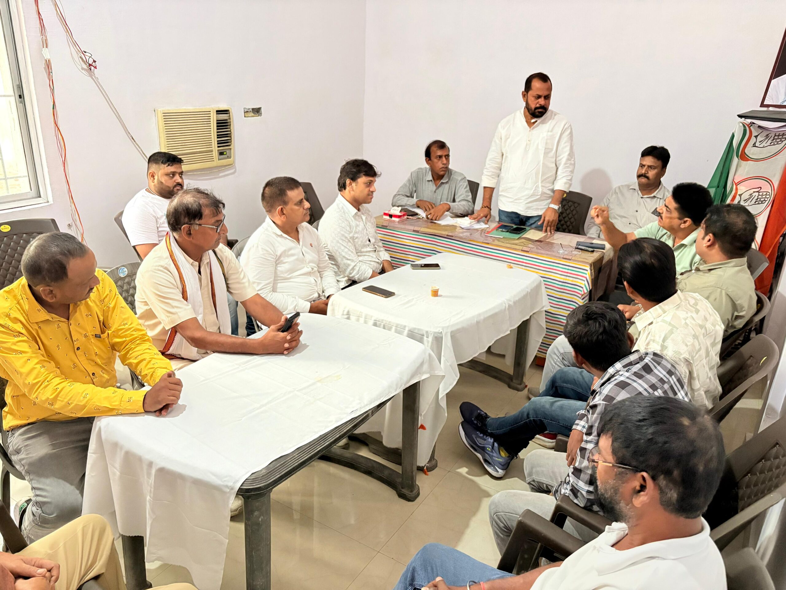 Jamshedpur: जिला कांग्रेस की संगठन सृजन बैठक में श्रमिक अधिकारों के लिए बड़े संघर्ष की घोषणा