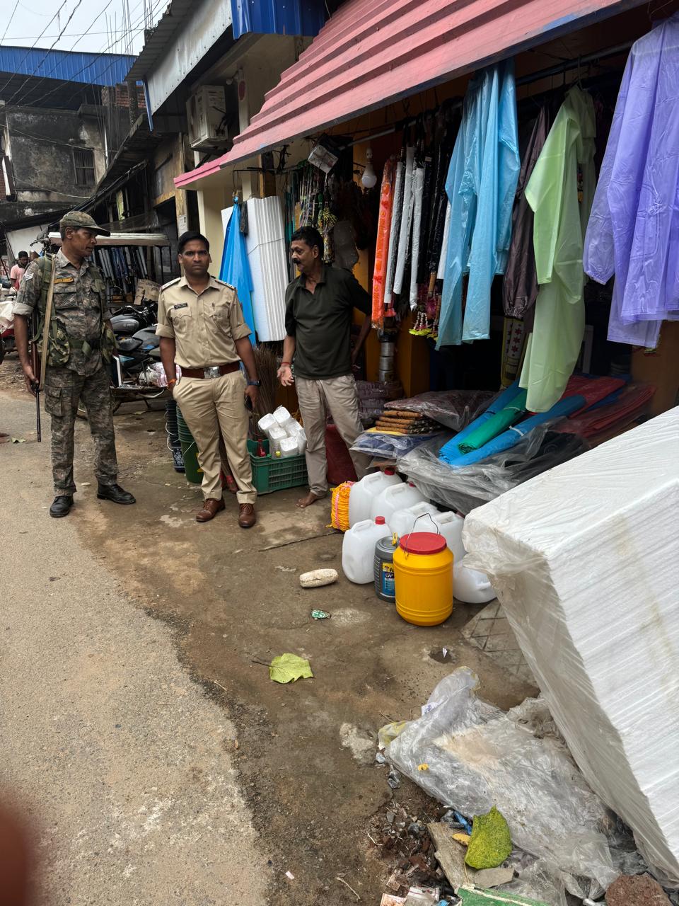 Bahragora: अतिक्रमण पर चला प्रशासन का डंडा, भारी वाहनों के प्रवेश पर भी लगा प्रतिबंध