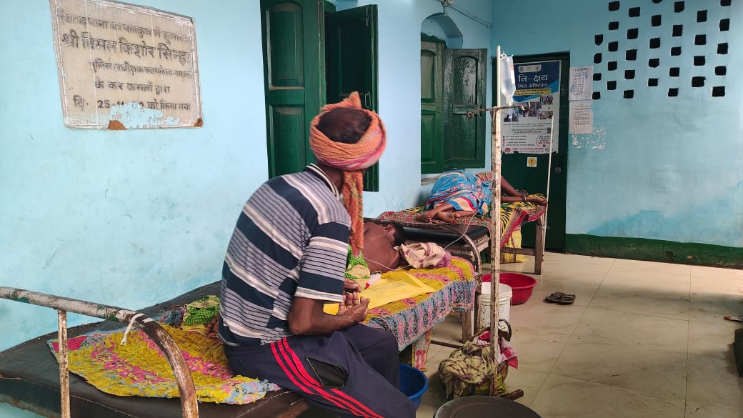 Saraikela: डायरिया की स्थिति में आ रहा सुधार, लेकिन सरकारी अस्पताल में दवाओं की भारी कमी