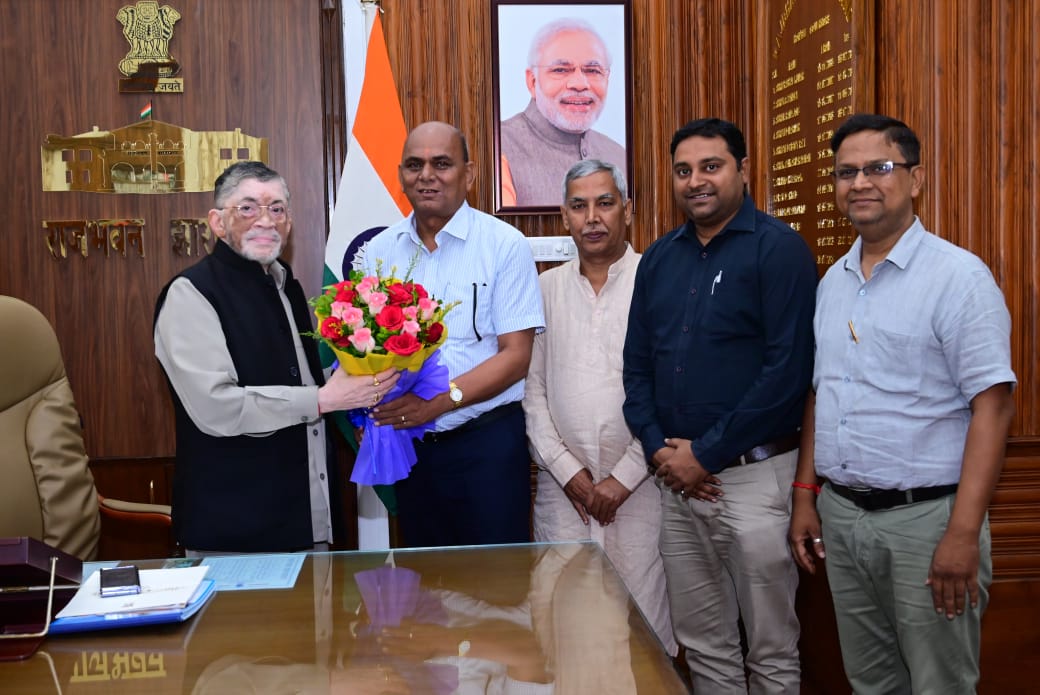 Jamshedpur: राजभवन पहुंचा स्वदेशी जागरण मंच, राज्यपाल को दिया SJMDC के वार्षिक सम्मेलन का न्योता