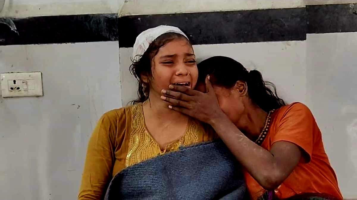 MP: बागेश्वर धाम के पास ढाबे की दीवार ढही, एक महिला की मौत – 11 श्रद्धालु घायल