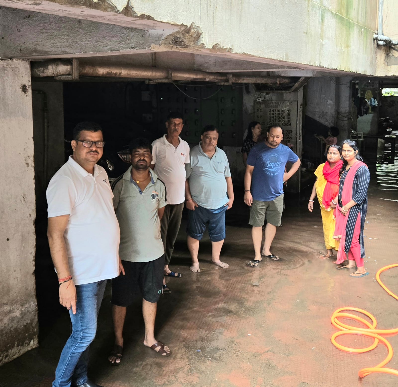 Jamshedpur: डिमना मेन रोड की जाम नाली से मधुसूदन टेकचंद अपार्टमेंट में पसरा नरकीय मंजर – बच्चे नहीं जा पा रहे स्कूल