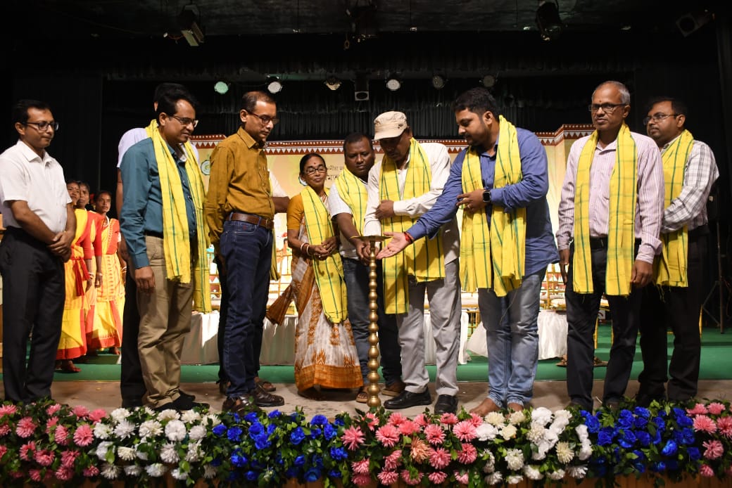 Jhargram: लोक कलाकारों का गरिमामय समागम, एक दिवसीय सम्मेलन में उमड़ा पारंपरिक लोक कला का उत्साह