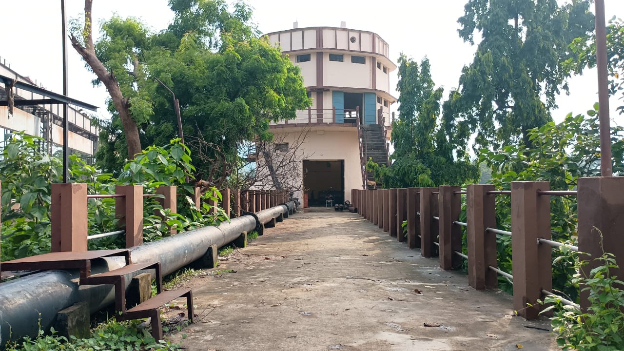 Jadugora: स्वच्छ भारत मिशन सिर्फ कागजों में ही है सफल? यूसिल बैरेज में अधूरा शौचालय निर्माण