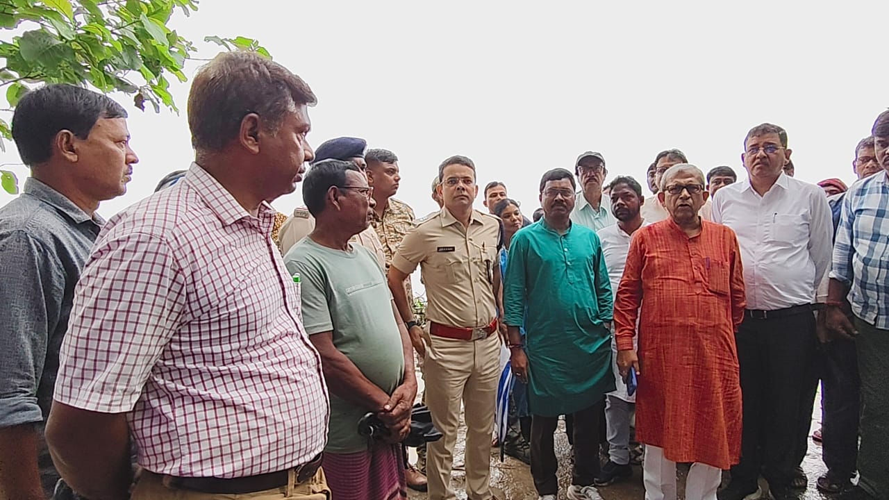Jhargram: सिंचाई मंत्री ने किया कटाव प्रभावित इलाकों का व्यापक निरीक्षण, जल्द कार्रवाई का दिया भरोसा