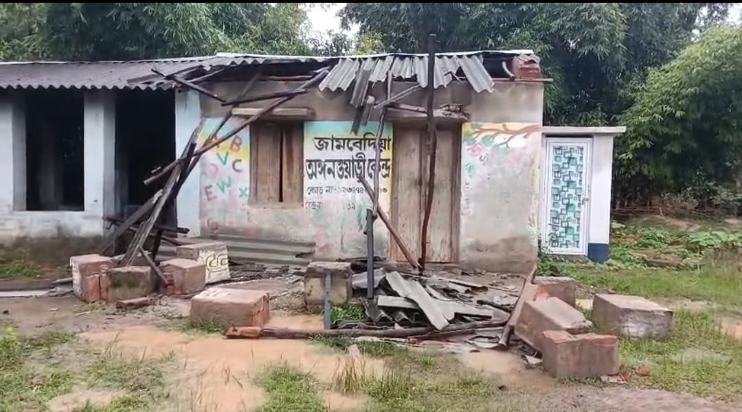 Jhargram: भारी बारिश के बीच जंगली हाथियों का हमला, बार-बार हो रही घटनाओं से लोग क्षुब्ध