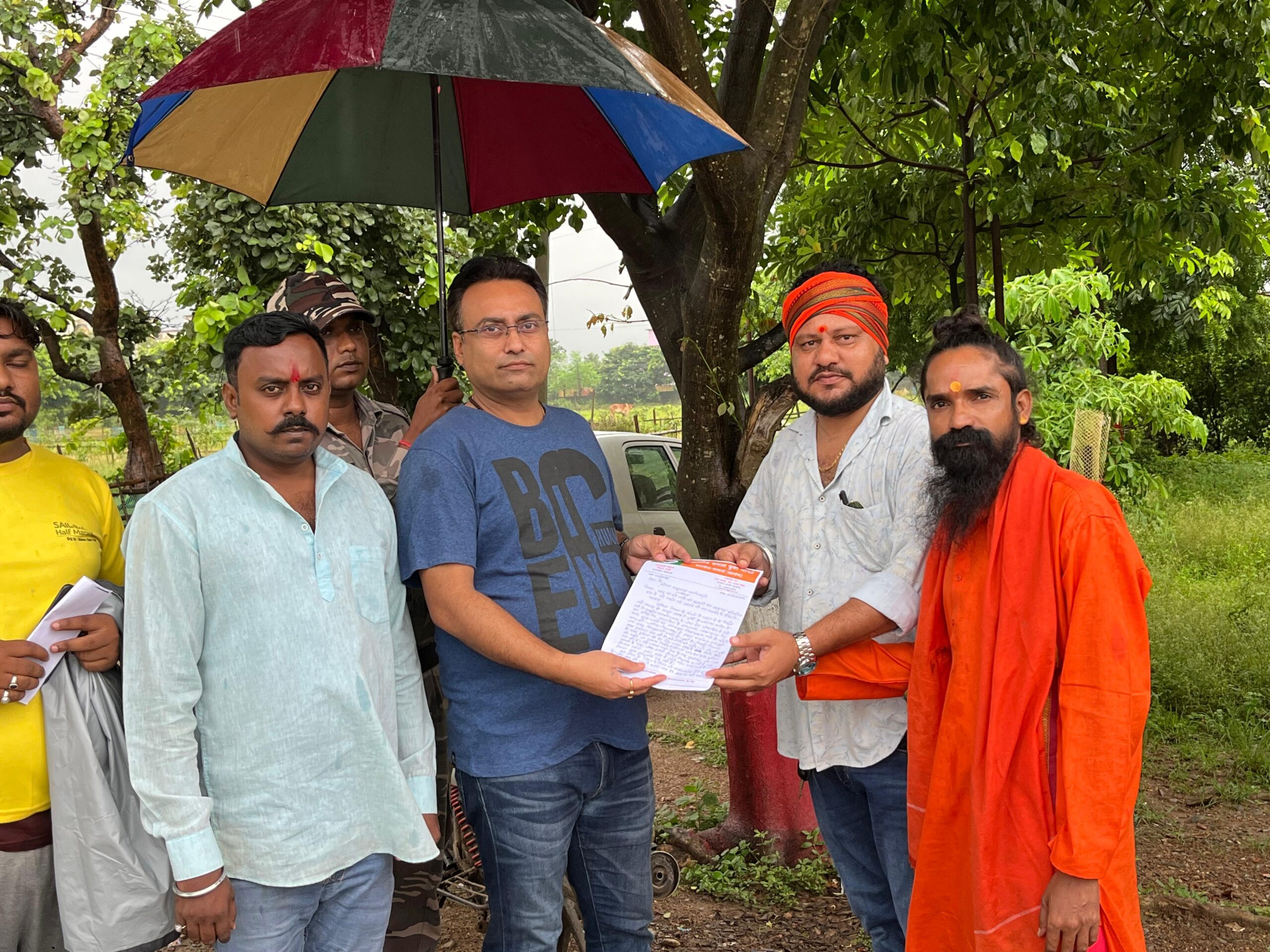 Saraikela: जर्जर सड़कों ने बढ़ाई आमजनों की परेशानी, भाजपा युवा मोर्चा ने सौंपा ज्ञापन