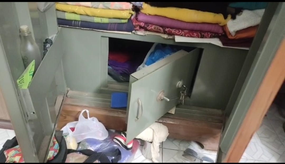 Jhargram: झाड़ग्राम में चोरों ने बंद फ्लैट को बनाया निशाना, ले उड़े 140 ग्राम सोने के आभूषण