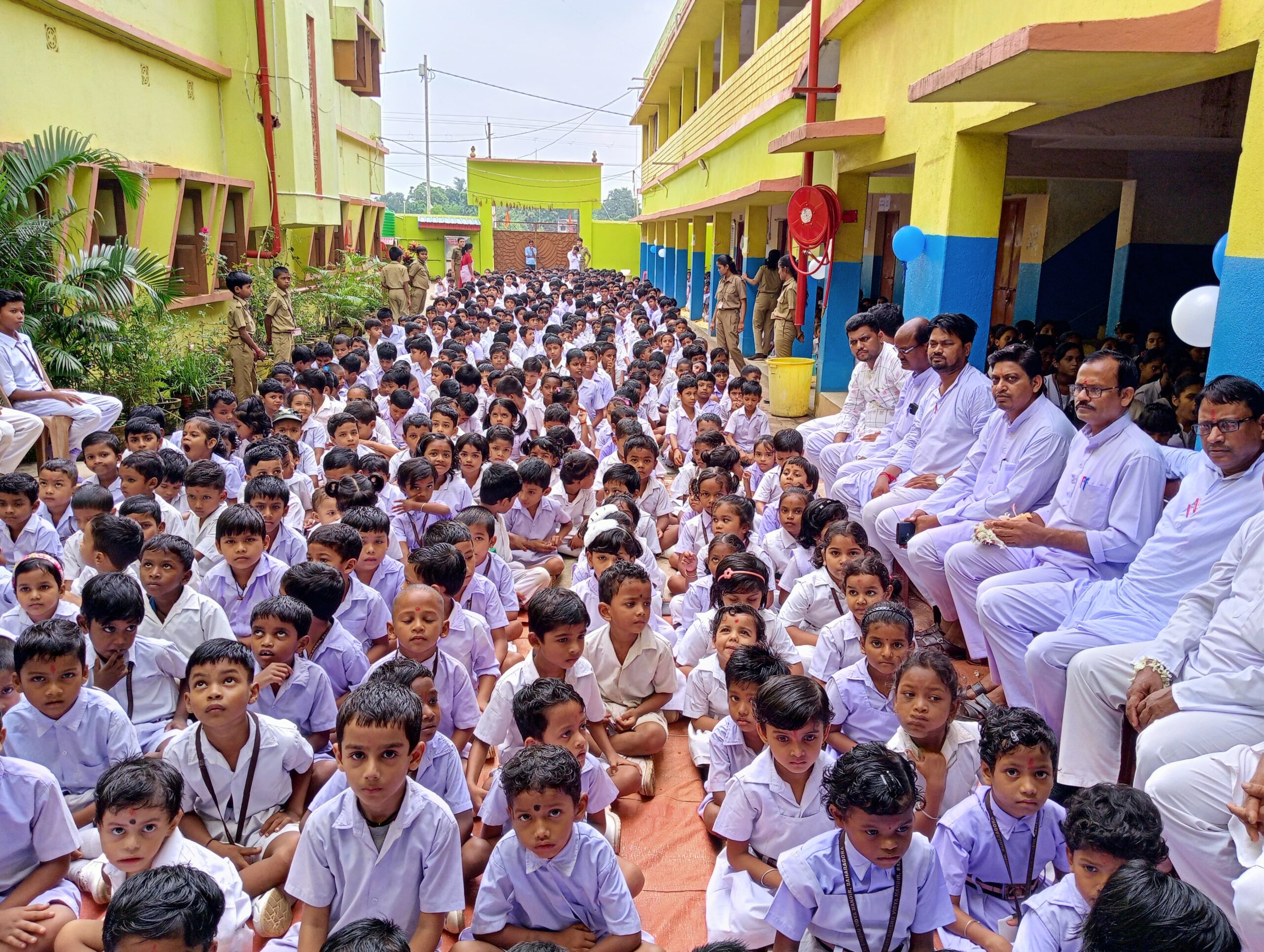 Bahragora: सरस्वती शिशु विद्या मंदिर परिवार ने श्रद्धा और उल्लास के साथ मनाया गुरु वंदन का पर्व