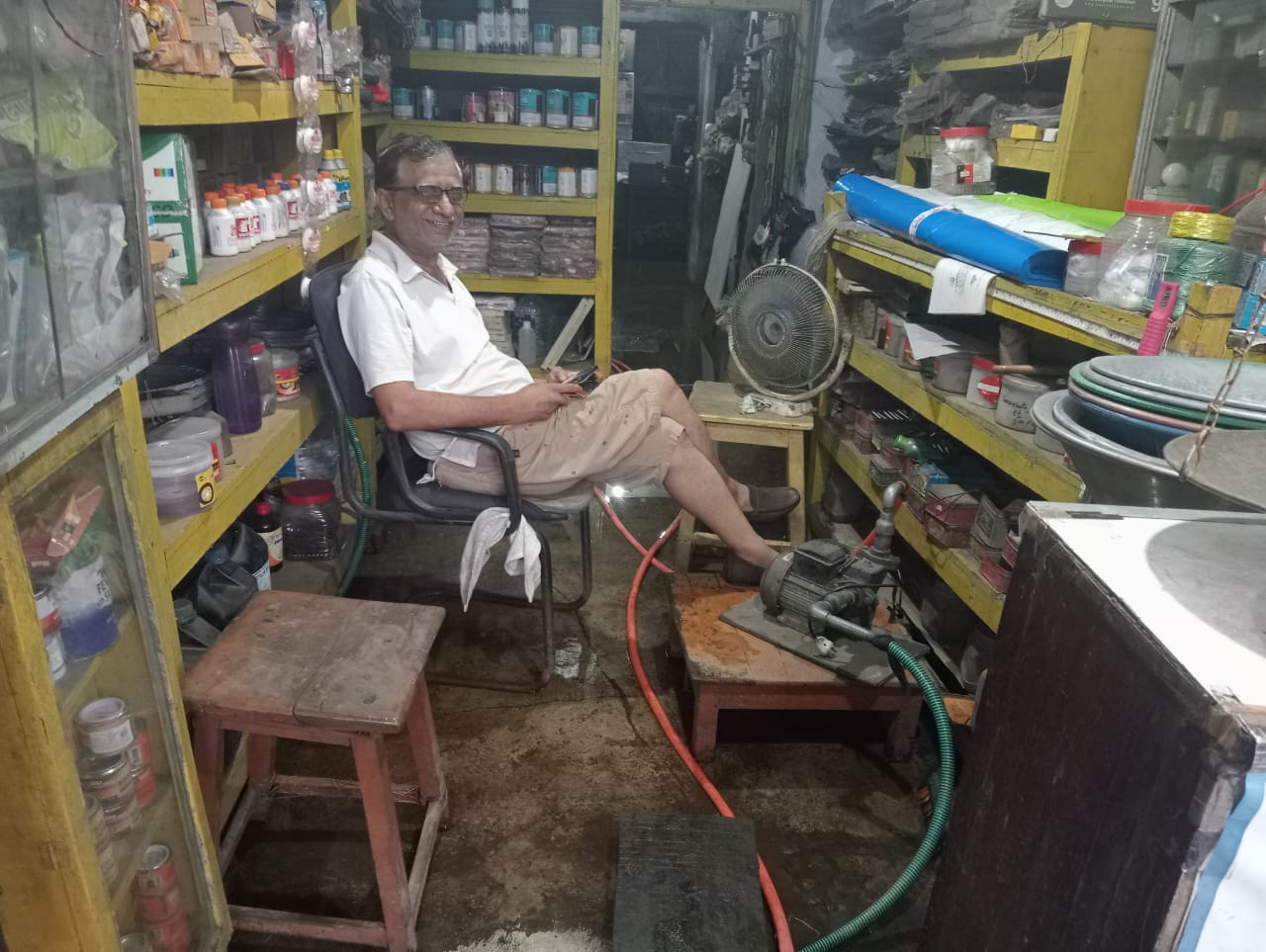 Saraikela: चांडिल स्टेशन बस्ती में बारिश बनी मुसीबत, घर-दुकानों में घुसा पानी