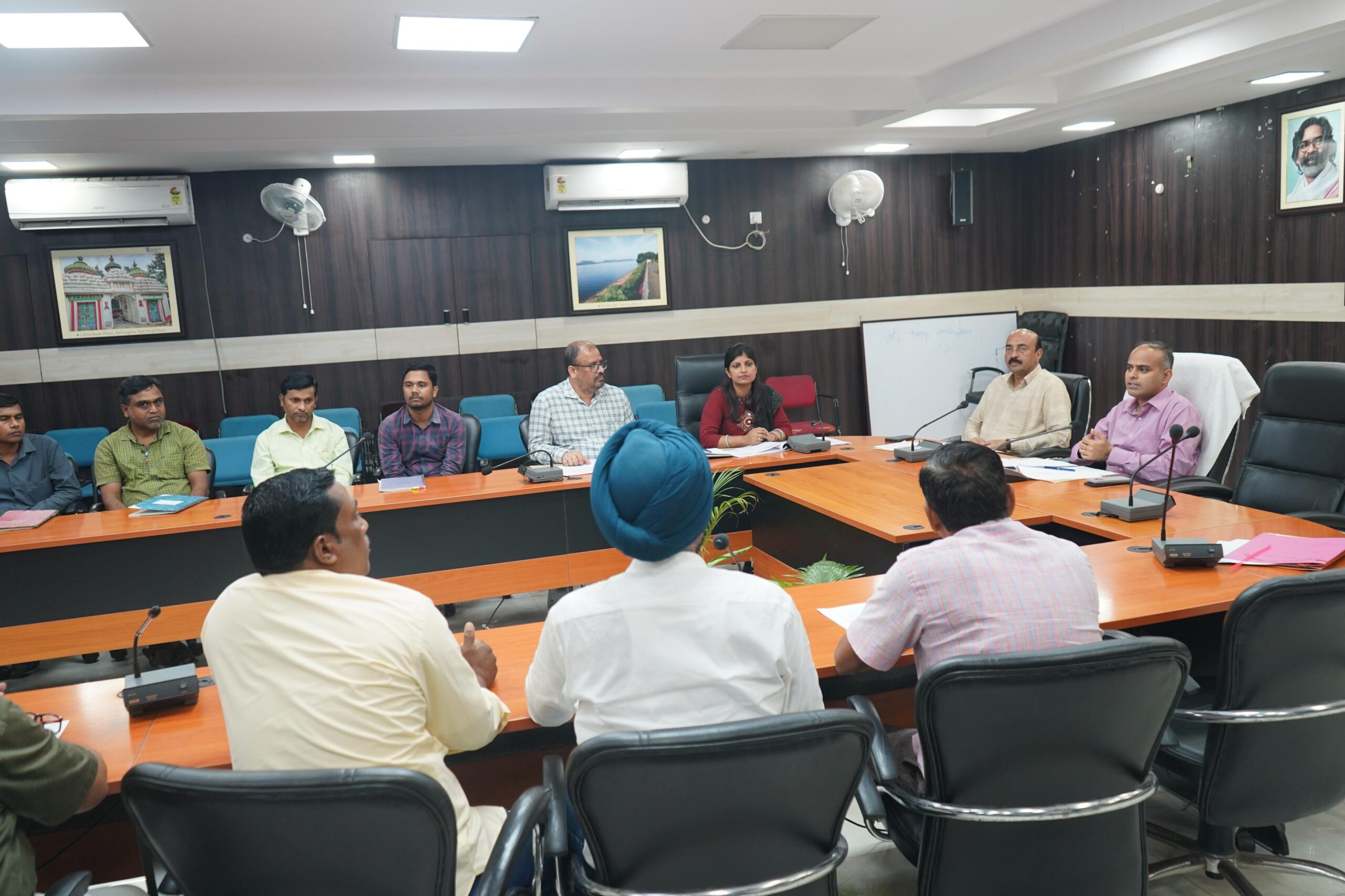 Jamshedpur: जिला निर्वाचन पदाधिकारी ने BLA नियुक्ति को लेकर राजनीतिक दलों से की स्पष्ट अपील