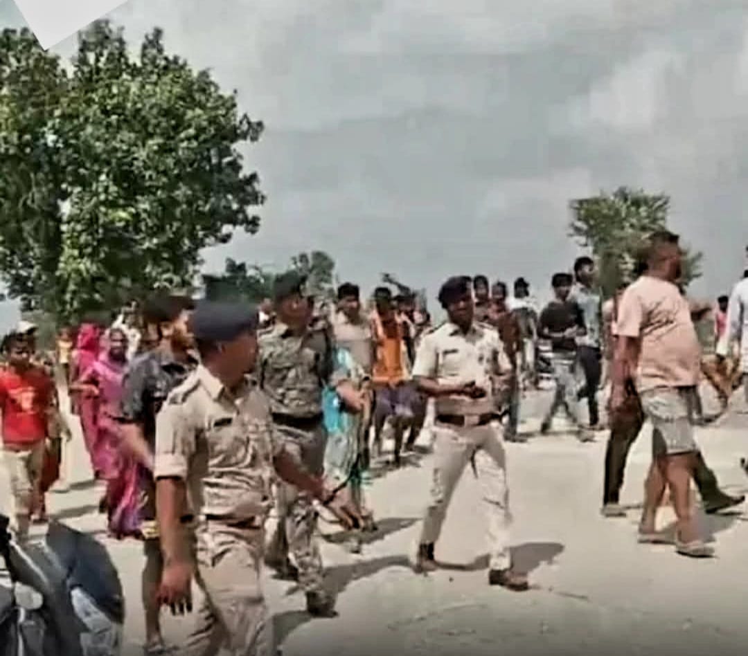 Bihar: शराब लदी बाइक का पीछा कर पुलिस गाड़ी ने मारी टक्कर, दो की मौत – ग्रामीणों ने किया पथराव