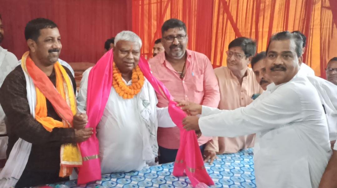 Deoghar: श्रावणी मेले में कांवरिया पथ पर झारखंड मुक्ति मोर्चा के सेवा शिविर का विधिवत शुभारंभ