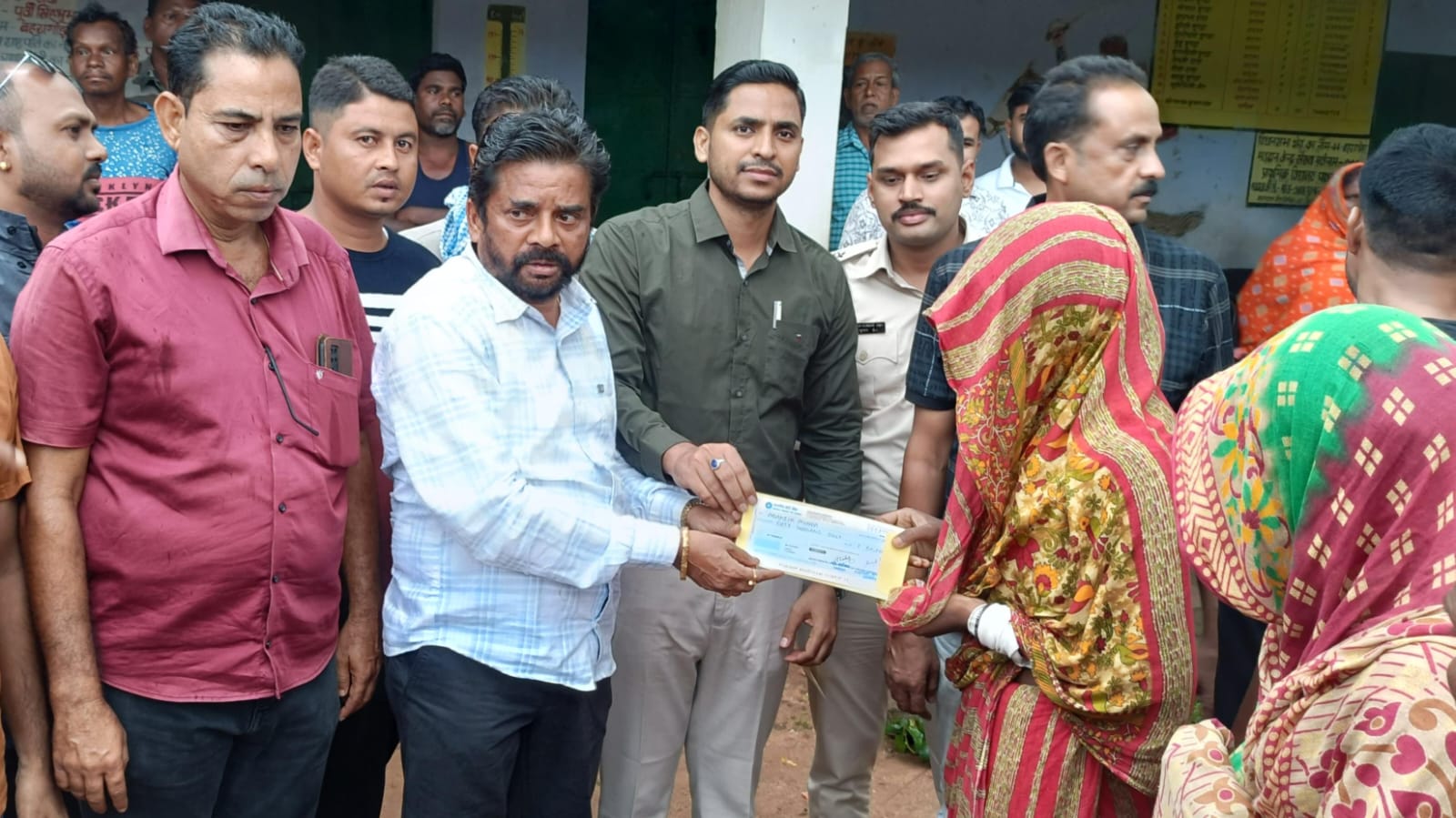 Bahragora: काम के दौरान कुएं में गिरने हुई थी मजदूरों की मौत, मिला मुआवज़ा