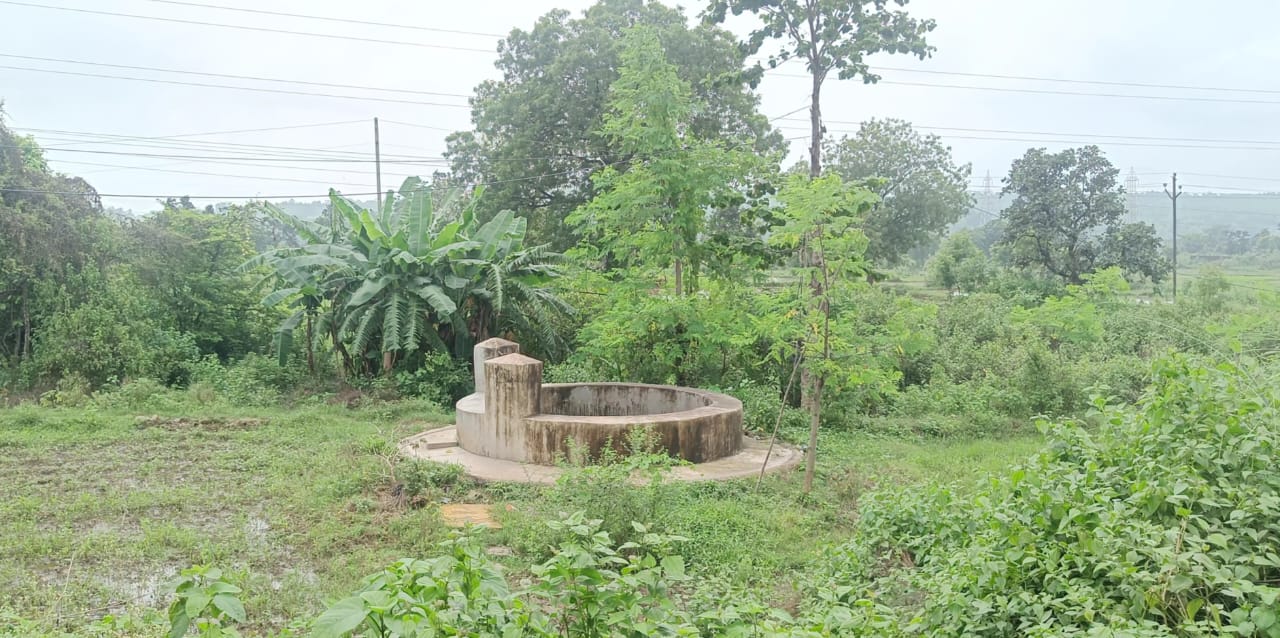 Chandil: छह महीने से जलमीनार बंद, कुएं का दूषित पानी पीने को मजबूर हैं ग्रामीण – सरकार से उम्मीद