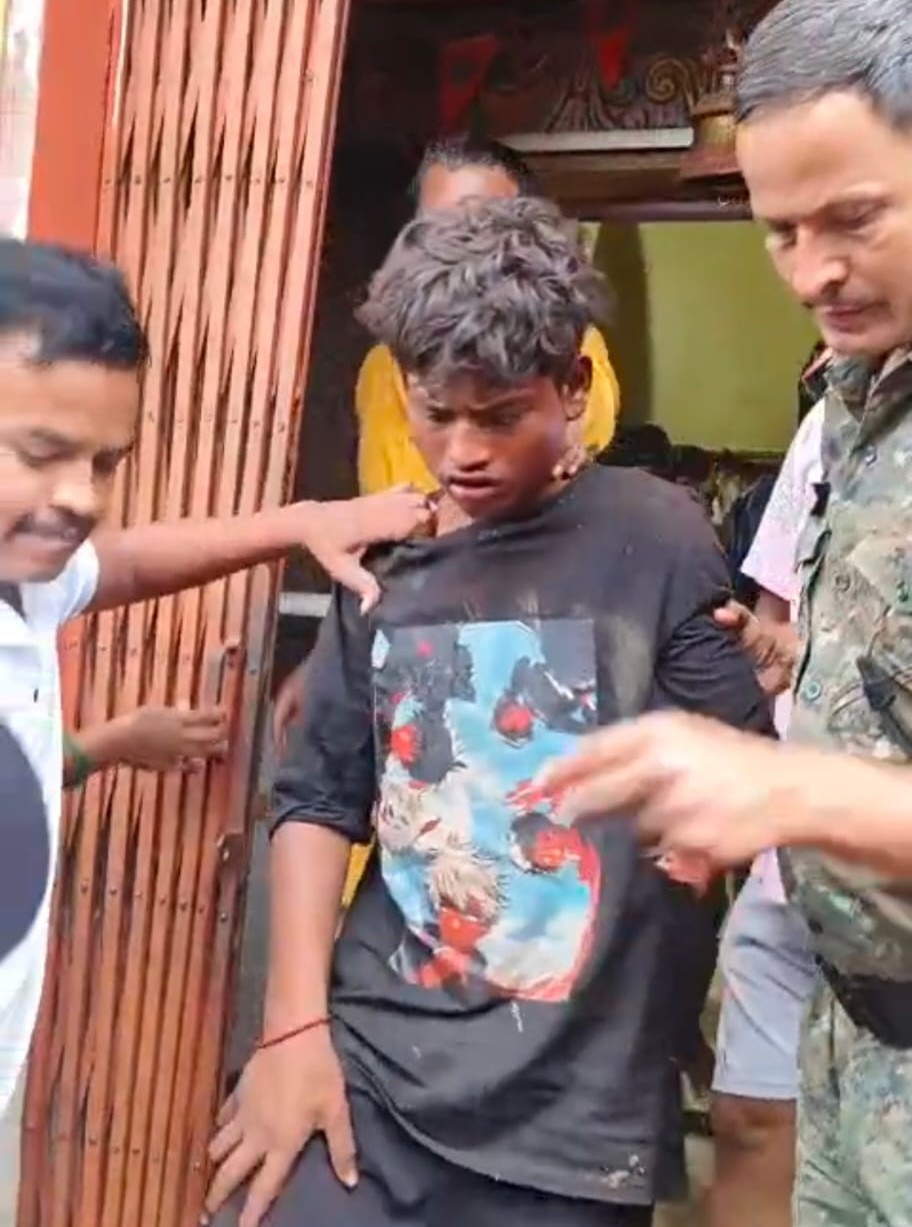 West Singhbhum: मंदिर में ताला तोड़कर चोरी करने घुसा युवक, मूर्ति के सामने बेसुध मिला – श्रद्धा और चमत्कार की चर्चा पूरे क्षेत्र में