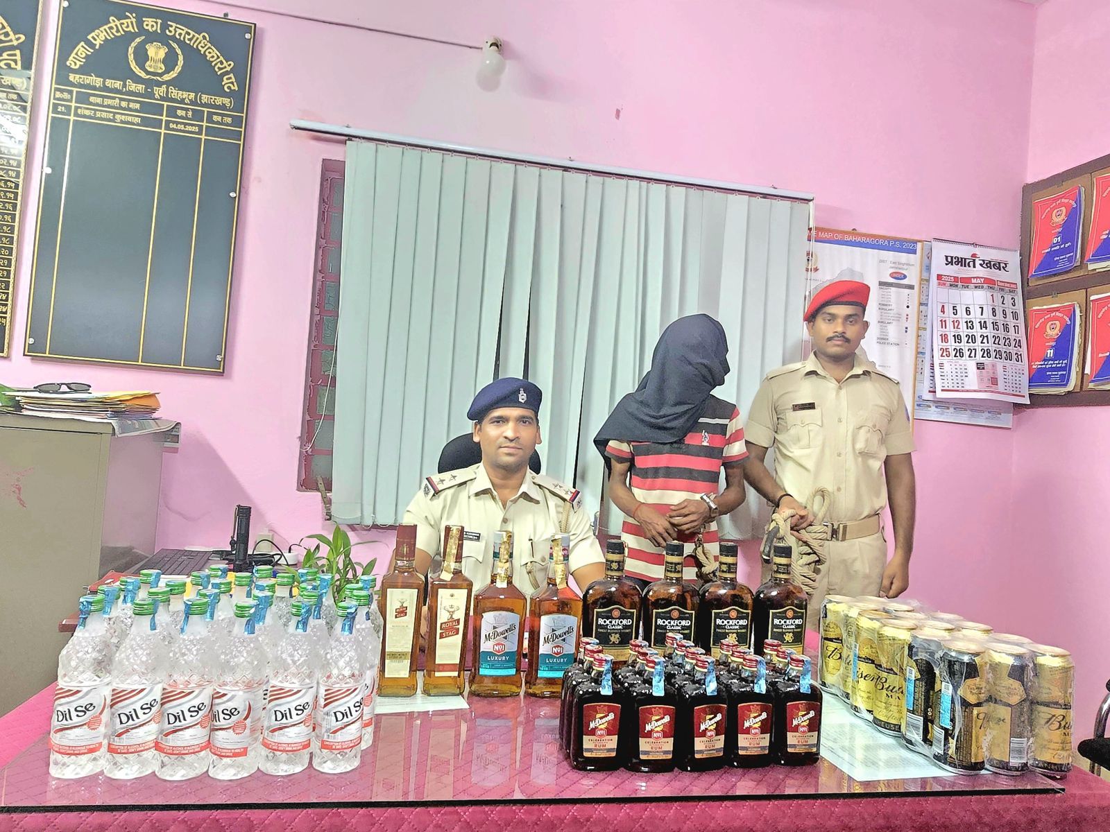 Bahragora: बहरागोड़ा में गुमटी से बरामद हुई विदेशी शराब, दुकानदार गिरफ्तार