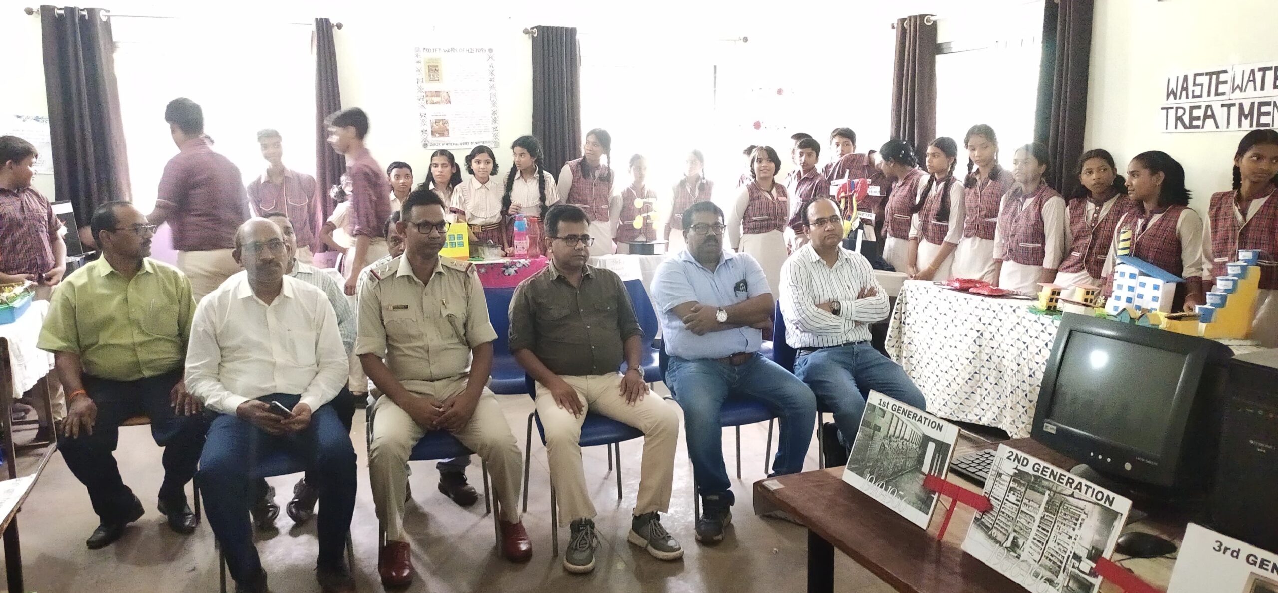 DAV चिड़िया में शैक्षणिक प्रदर्शनी, लाइट रिफ्रैक्शन से स्पाइनल कॉर्ड तक – बच्चों ने पेश किए 58 मॉडल