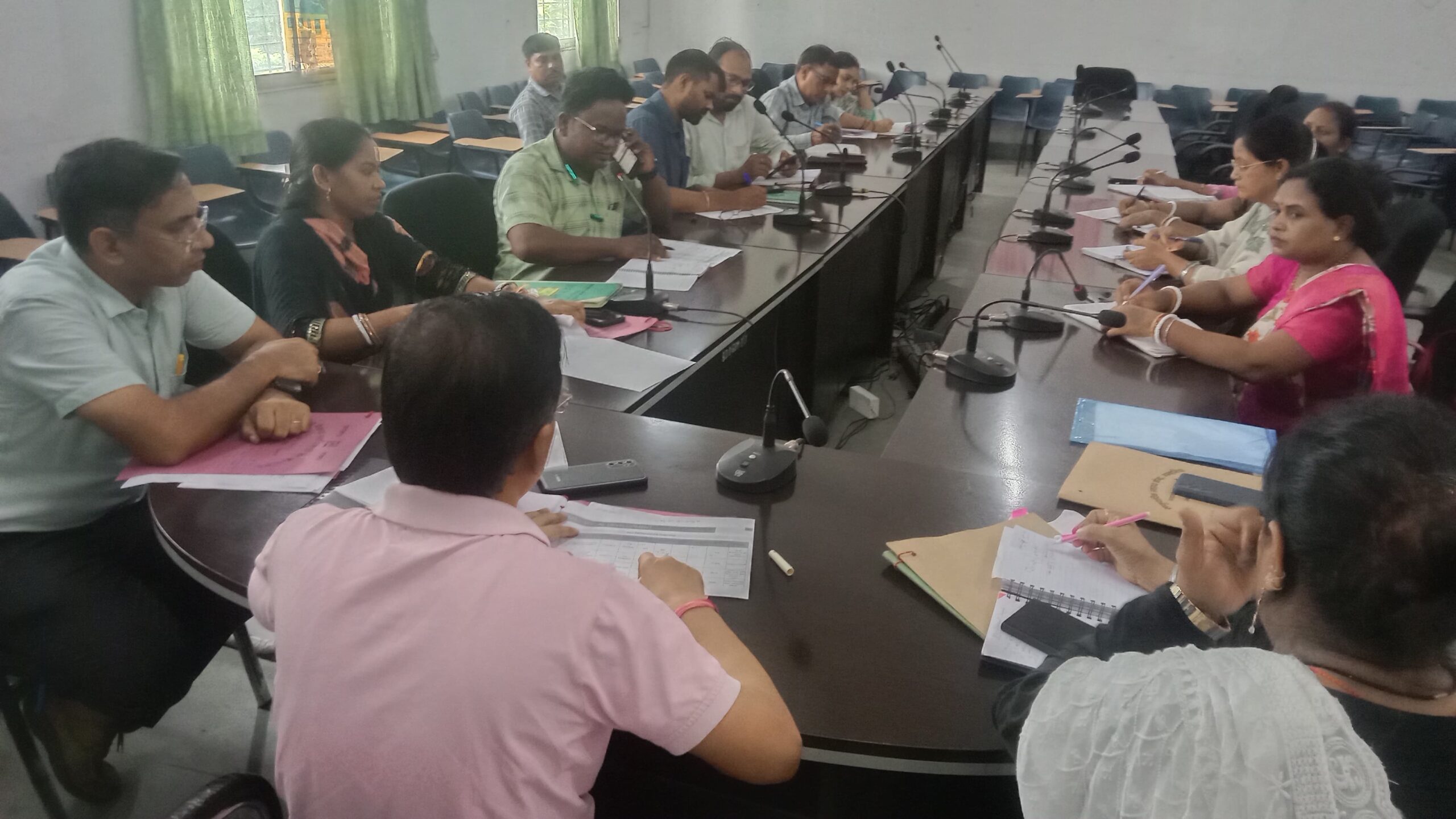 Gamharia: गम्हरिया में विकास की समीक्षा, BDO ने दिए तेज़ी से काम पूरा करने के निर्देश