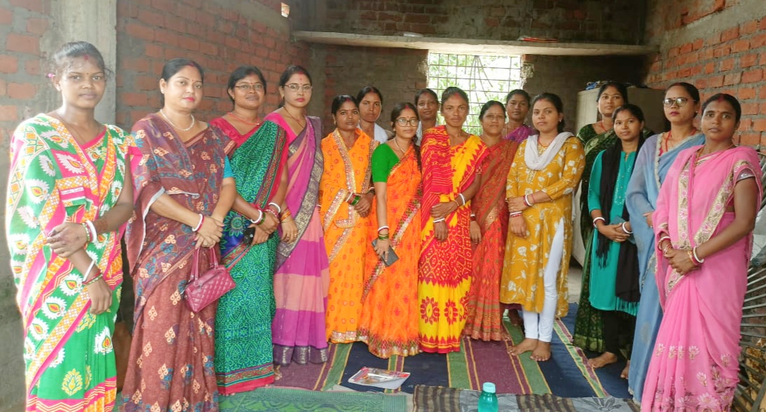 Gamharia: JLKM महिला मोर्चा गांव-गांव तक फैला रहा है अपनी जड़ें, संगठन को मिली नई ऊर्जा