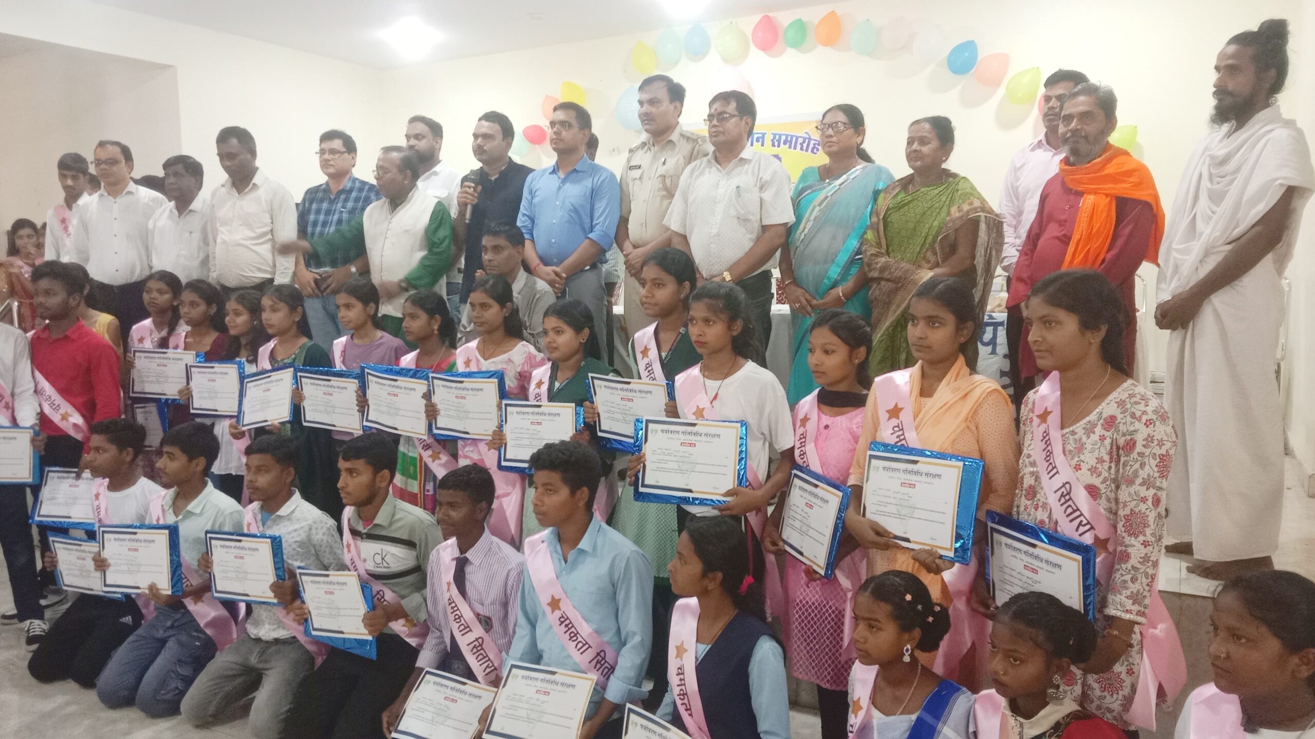 Gamharia: “बच्चों को पढ़ाइए, समाज को बचाइए” – सम्मान समारोह में गूंजा शिक्षाप्रेम का संदेश