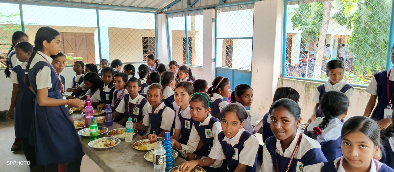 Jhargram: पांच साल की बच्ची ने मनाया ऐसा जन्मदिन, मुस्कुरा उठे सैकड़ों बच्चे