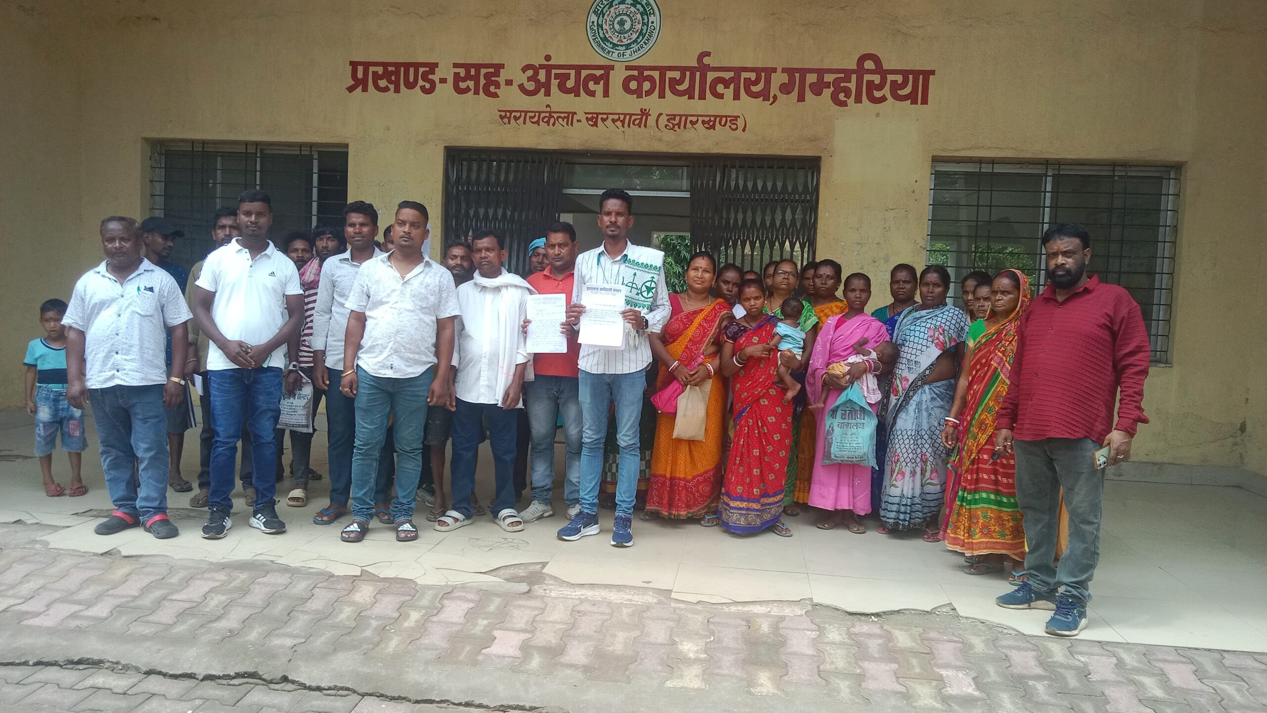 Gamharia: विद्युत नगर में बारिश से उजड़े 17 घर, बस्तीवासियों ने मांगी राहत