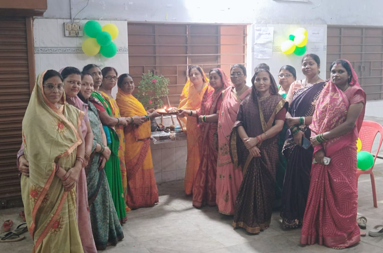 Jamshedpur: हरेली अमावस्या पर छत्तीसगढ़ी समाज ने की पूजा, कृषि यंत्रों और गाय-बैलों की भी हुई आराधना