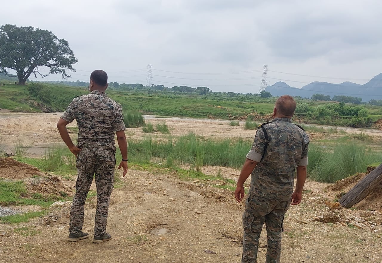 Saraikela: खनन स्थलों का औचक निरीक्षण, अवैध गतिविधियों के संकेत नहीं