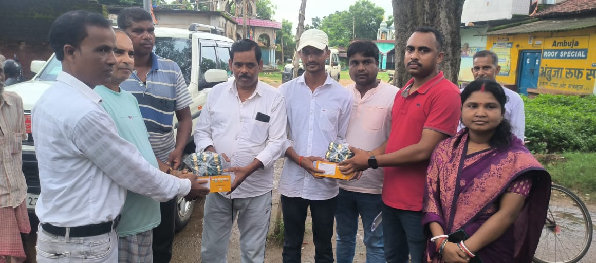 Saraikela: रात भर तांडव मचाता रहा हाथी, क्षति का लिया गया जायजा – मुआवजे के लिए आवेदन जमा