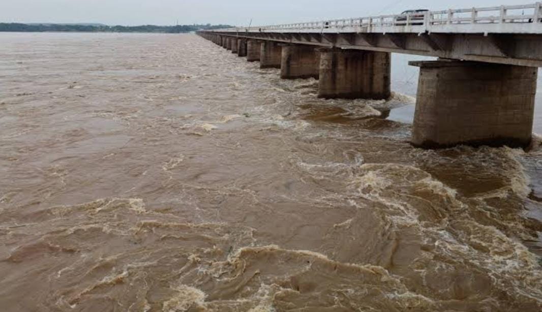 Bahragora: बहरागोड़ा में फिर बाढ़ का संकट, धान और सब्जियों की बर्बादी से किसान बेहाल