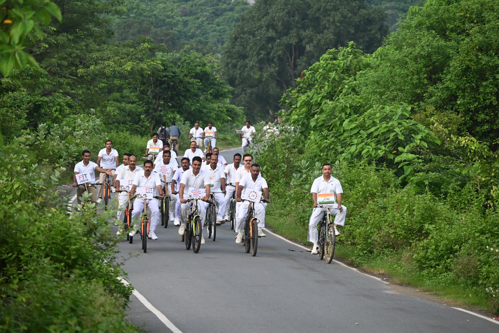 Jadugora: CRPF स्थापना दिवस पर जवानों की साइकिल रैली, शहीदों को दी गई श्रद्धांजलि