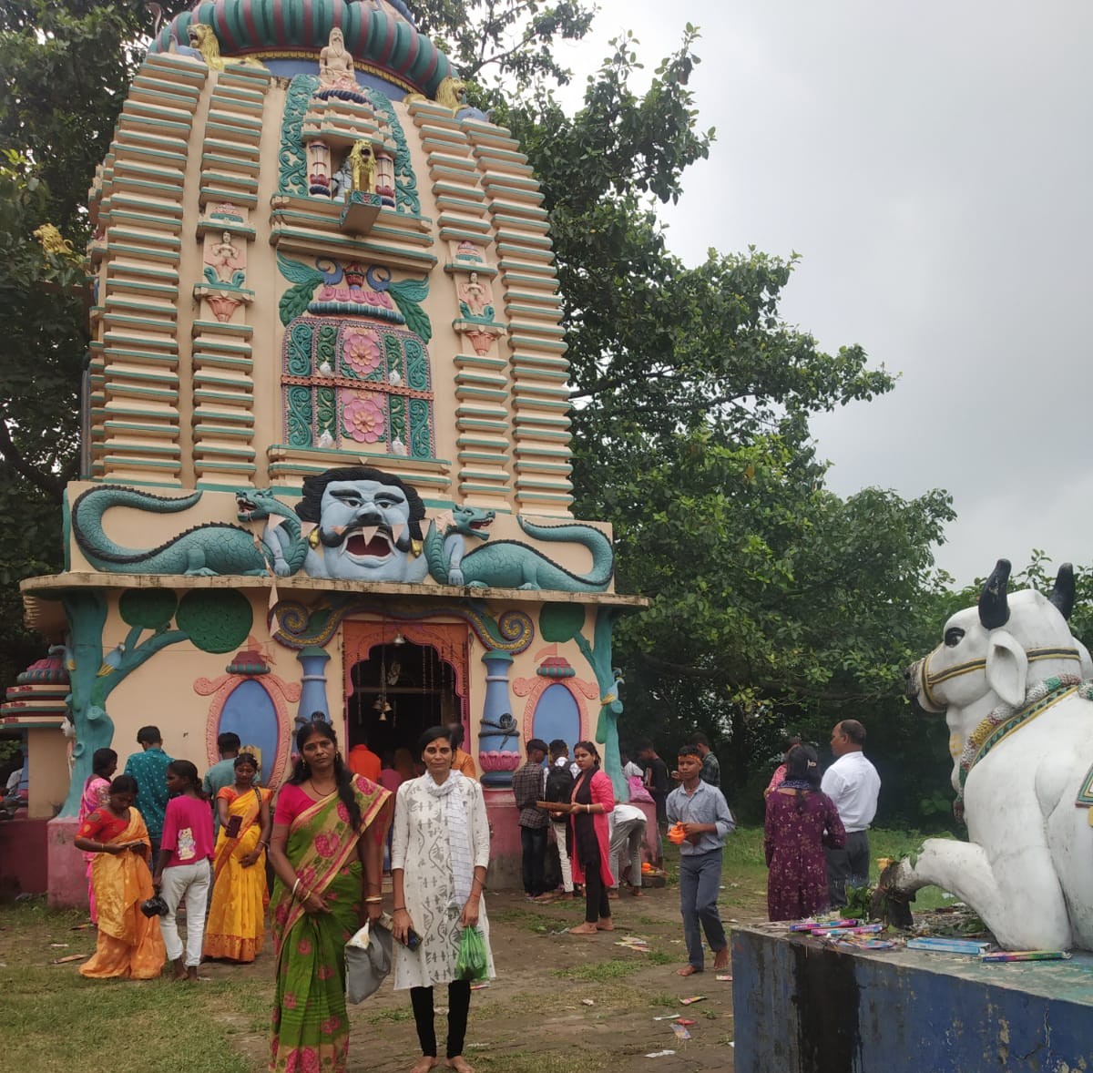 Muri: सावन की सोमवारी पर शिवालय में भक्ति की बयार, गूंजे हर-हर महादेव के जयकारे