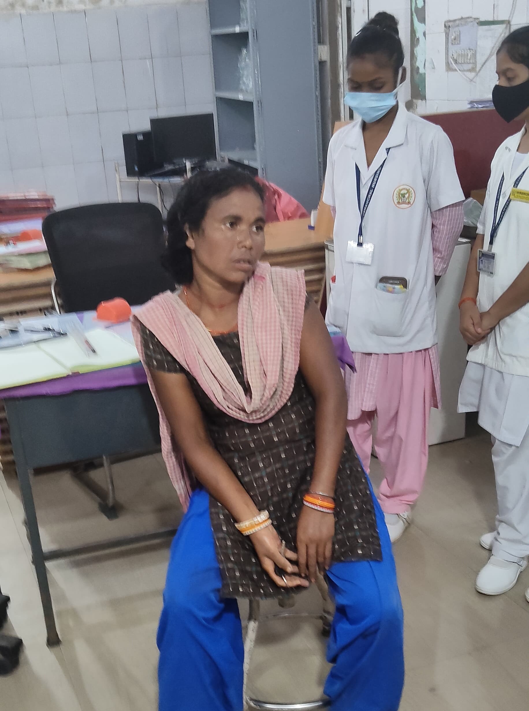 Saraikela: बाइक सवार दंपती को अज्ञात वाहन ने मारी टक्कर, चालक फरार