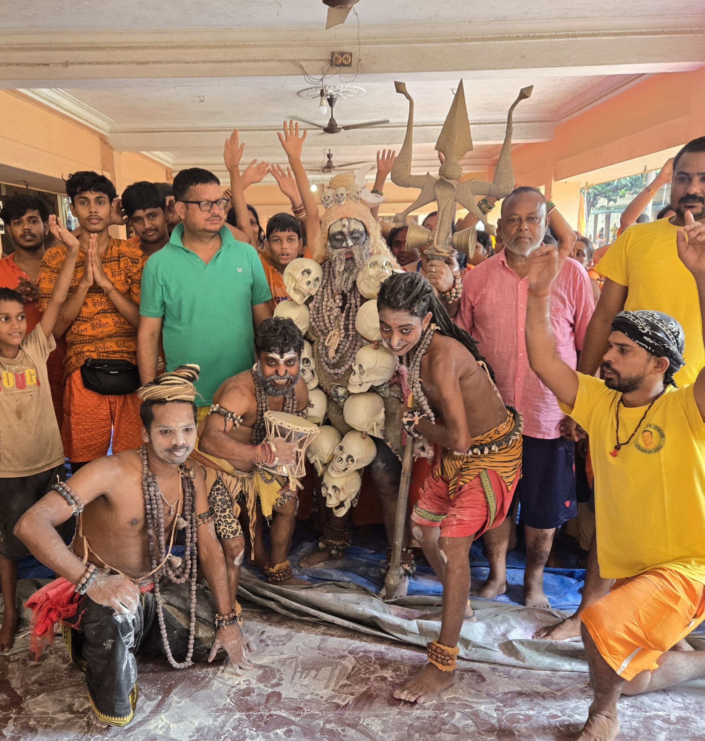 Jamshedpur: शिव तांडव और मशान होली से गूंज उठा इनारवरण, कांवर यात्रा का पांचवां पड़ाव