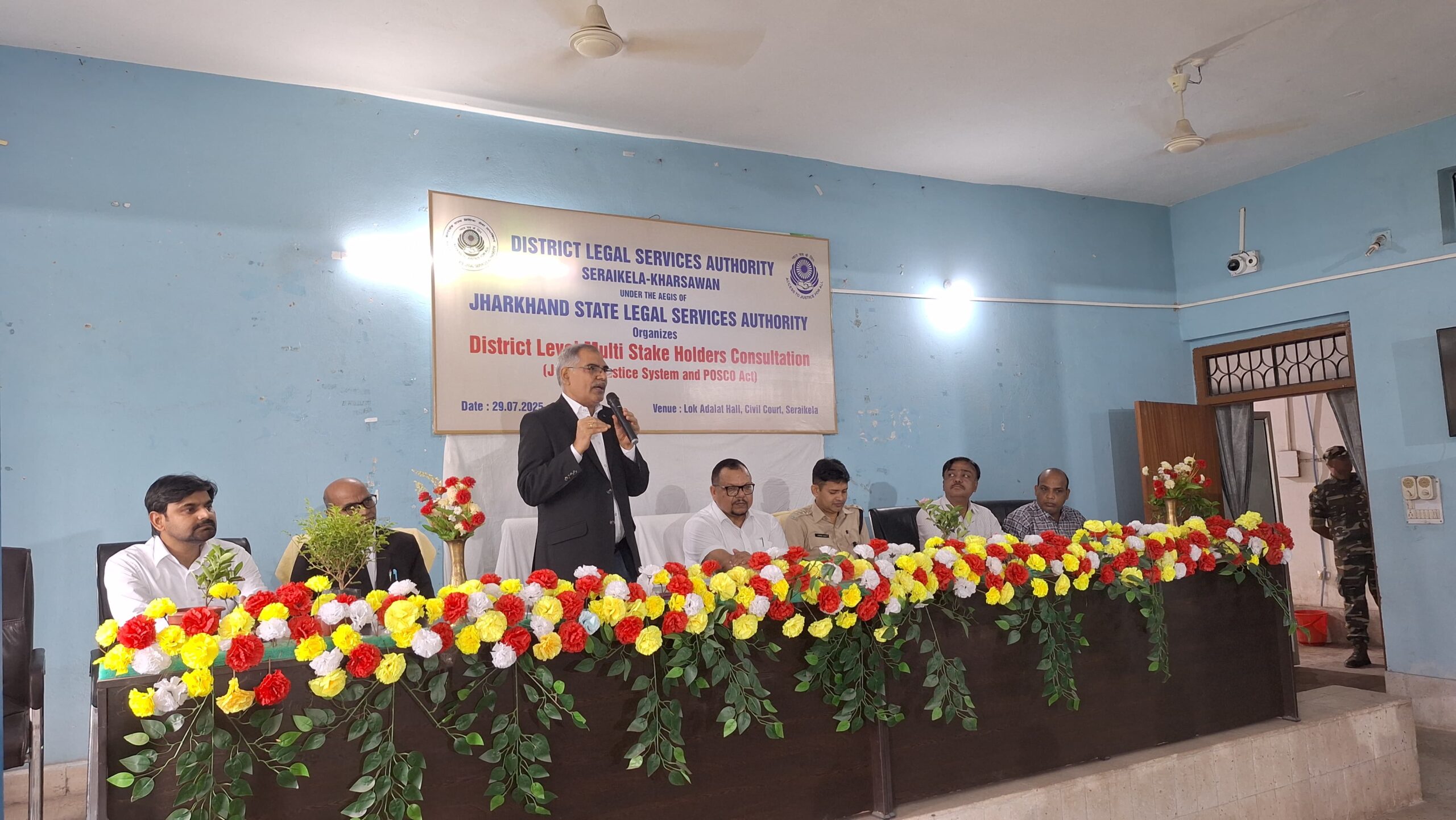 Saraikela: किशोर न्याय और POCSO पर सरायकेला में हुई विशेष परामर्श बैठक, पुलिस को मिली नसीहत