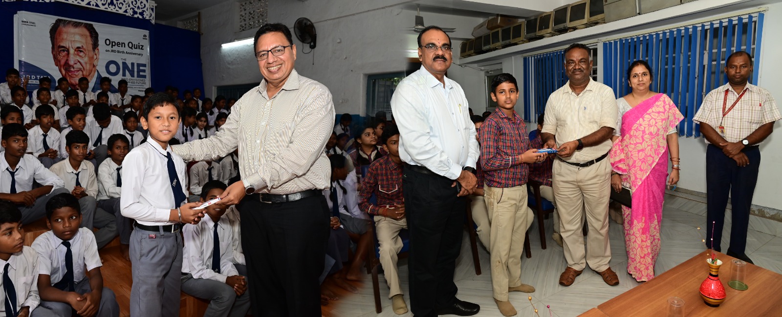 Chaibasa: टाटा स्कूलों में Open Quiz से गूंजा JRD टाटा का विज़न