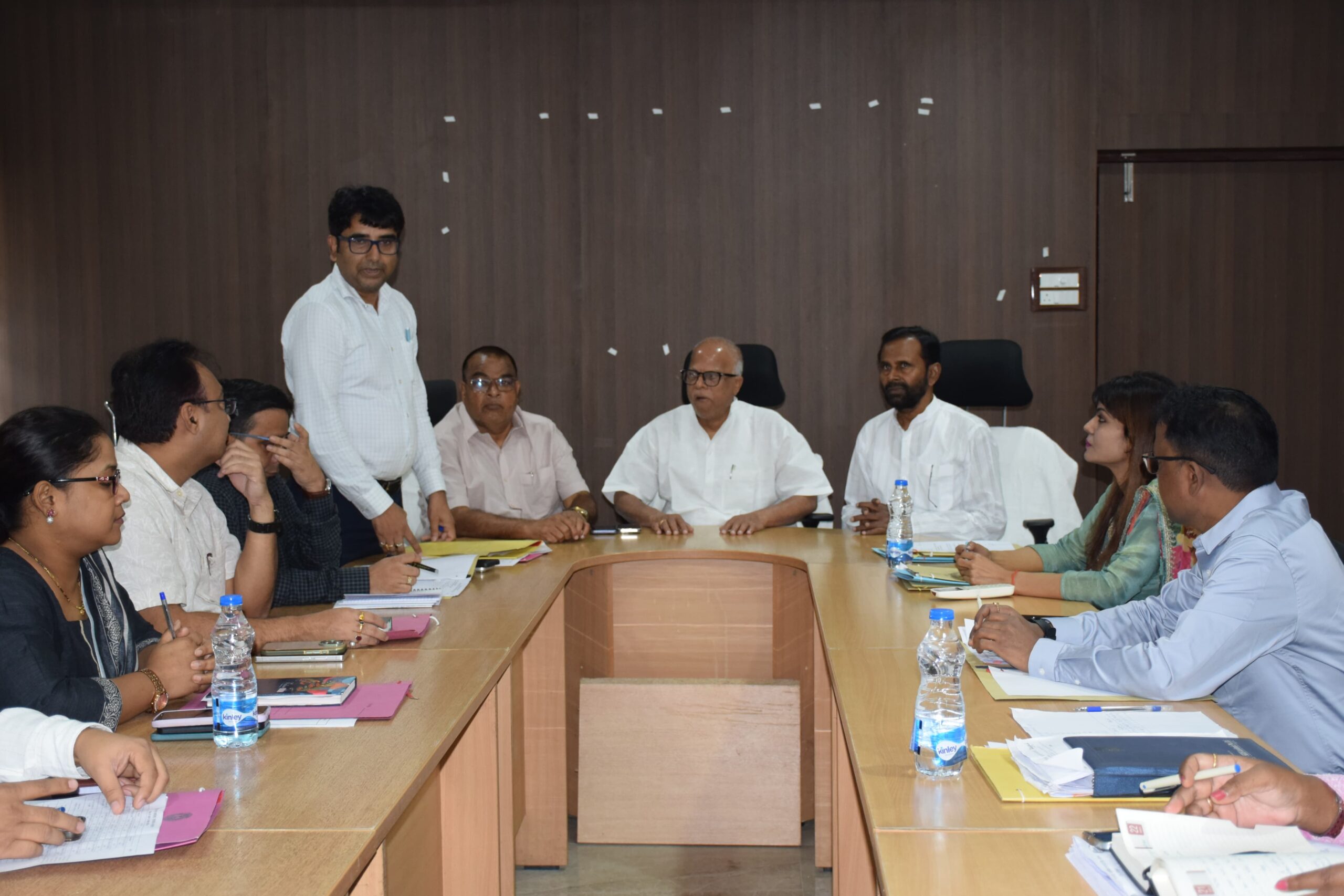 Saraikela: पिछड़े वर्ग के अधिकारों को लेकर आयोग सक्रिय, योजनाओं के लाभ पर विशेष बल