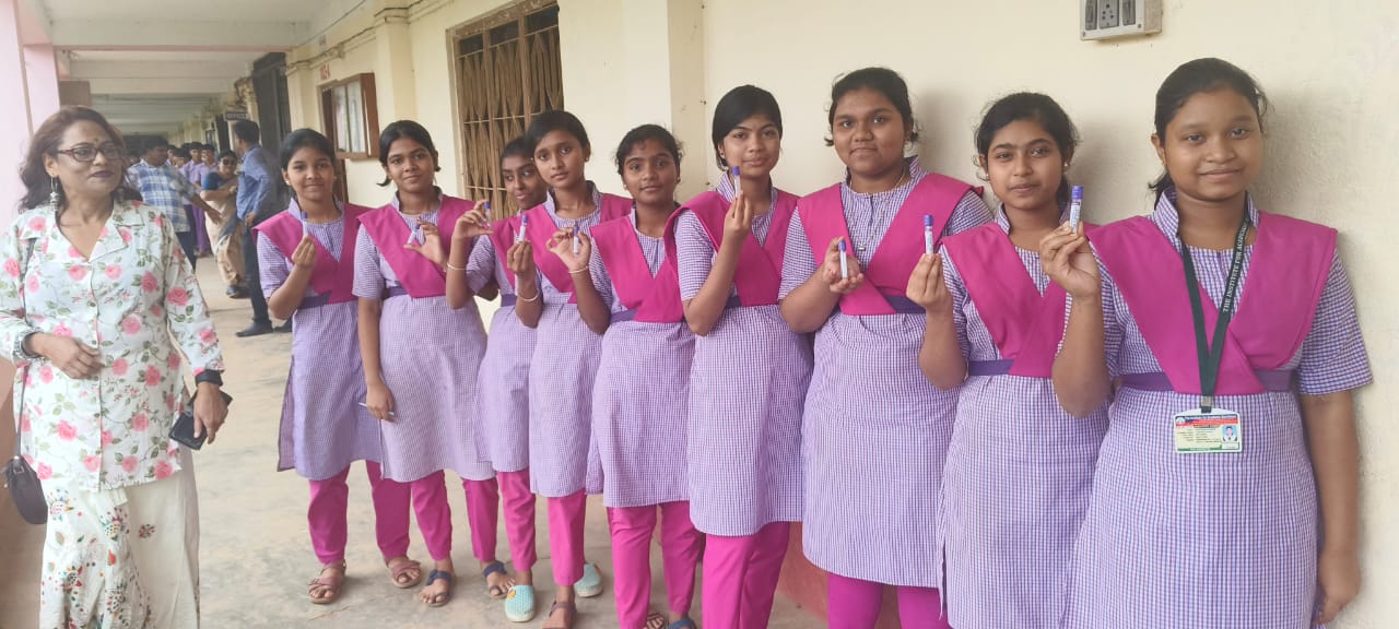 Jhargram: विवाह से पहले थैलेसीमिया जांच ज़रूरी, जागरूकता शिविर में 300 छात्रों की हुई जांच