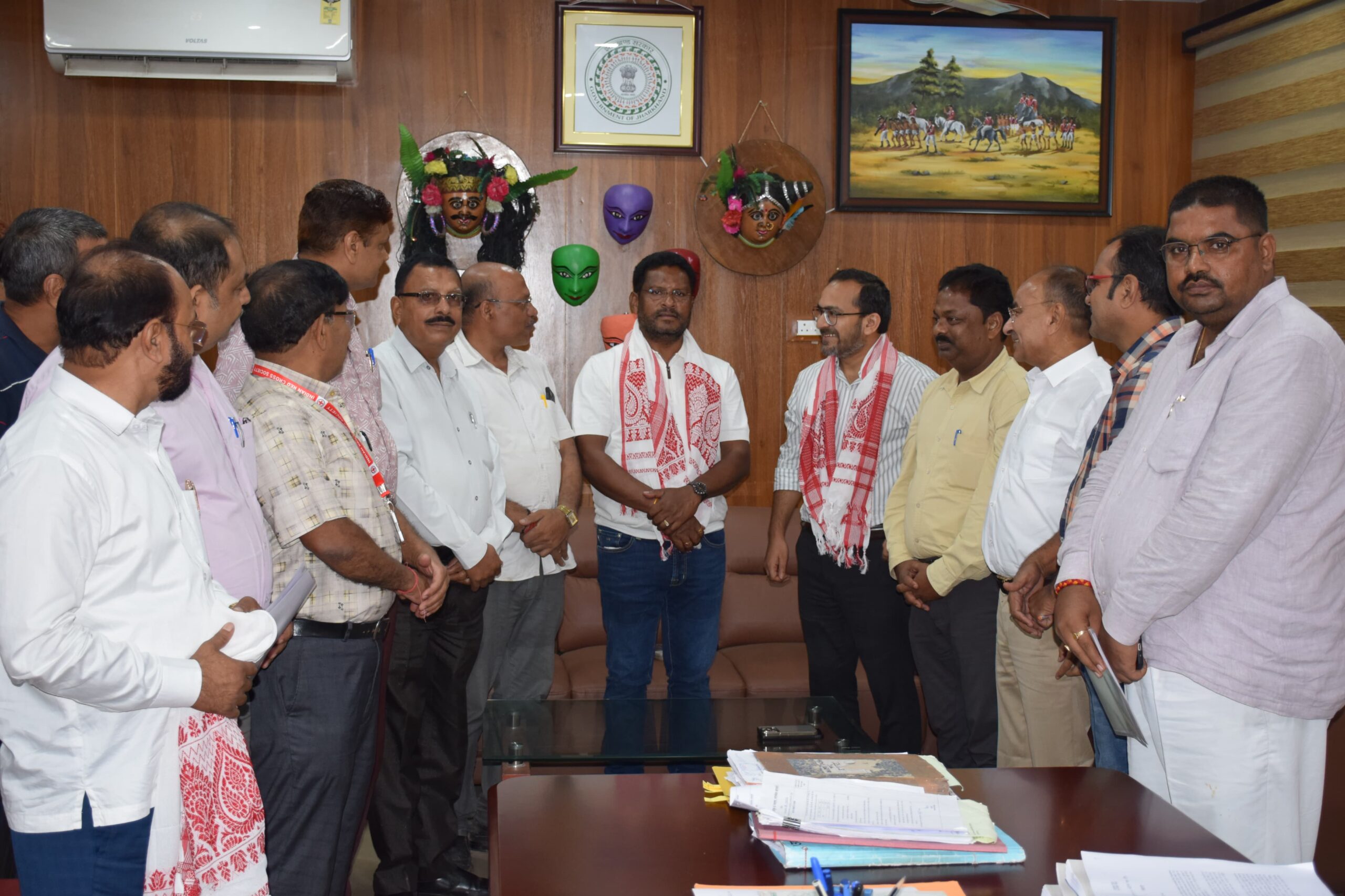 Saraikela: जिले को मिलेगा रेड क्रॉस का स्थायी कार्यालय, गाँव-गाँव तक सेवाएँ पहुँचेंगी