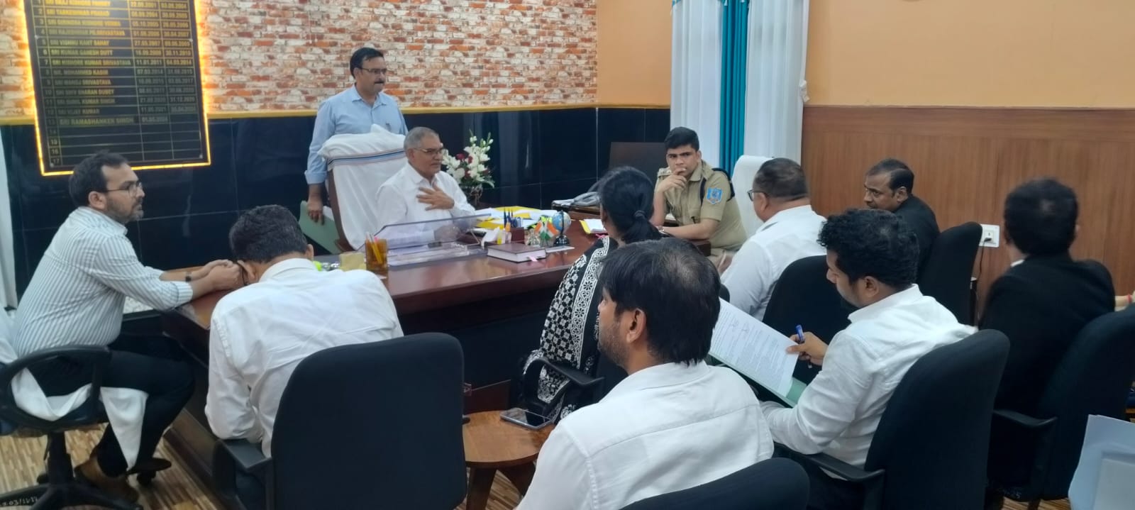 Saraikela: जिला जज की अध्यक्षता में DLSA की बैठक, व्यवस्था सुधार पर जोर