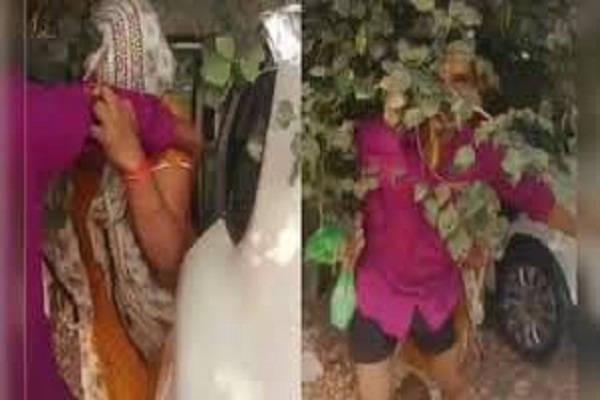 Bulandshahar : श्मशान घाट में महिला संग आपत्तिजनक हालत में पकड़े गए BJP नेता, लोगों ने बनाया वीडियो