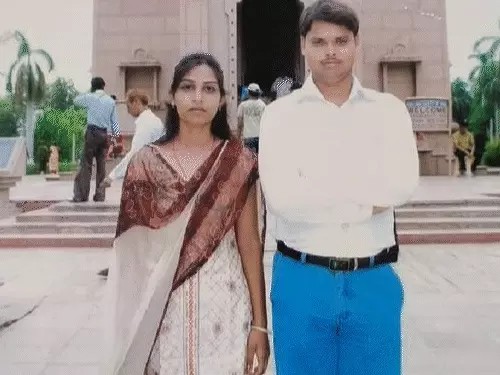 SDM Jyoti Maurya Case: हंगामा मचाने के बाद अब आलोक मौर्या ने पत्नी से मांगी Alimony, गांव वालों ने लगाई क्लास