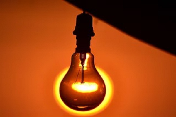 Jharia : पाथरडीह में बिजली गायब, बच्चे पढ़ाई से वंचित, आंदोलन की चेतावनी