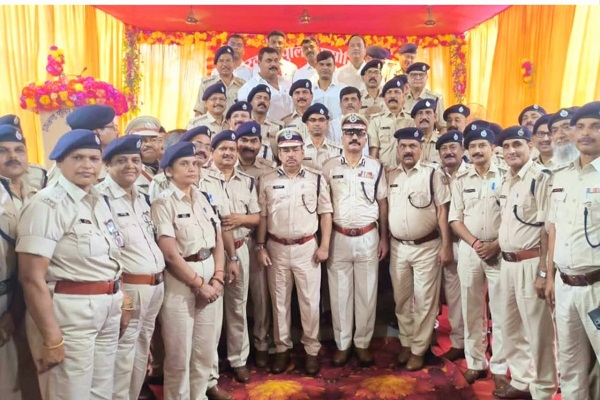 Ranchi : झारखंड पुलिस एसोसिएशन ने इंस्पेक्टर से डीएसपी के पद पर पदोन्नत हुए 64 पुलिस अधिकारियों सम्मानित किया