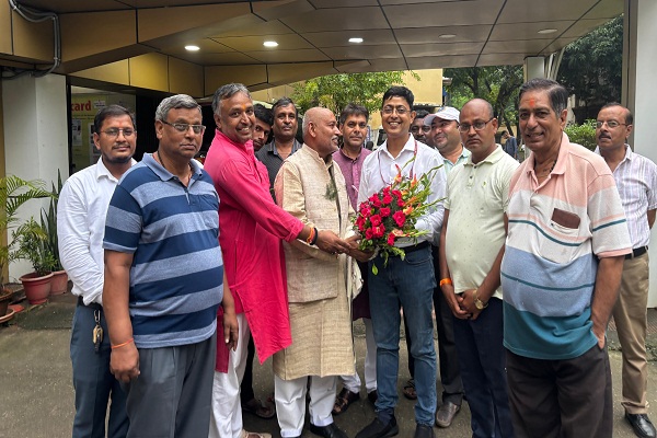 Jamshedpur : भारत सरकार के संयुक्त सचिव से मिला डीलर्स संघ का प्रतिनिधिमंडल, कमीशन बकाया समेत अन्य मांगों से कराया अवगत