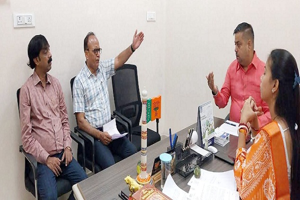 Jamshedpur : विधायक पूर्णिमा साहू ने टाटा स्टील यूआईएसएल पर लगाया नागरिक सुविधा को नजरअंदाज करने का आरोप, महाप्रबंधक को दिया शीघ्र समाधान का निर्देश